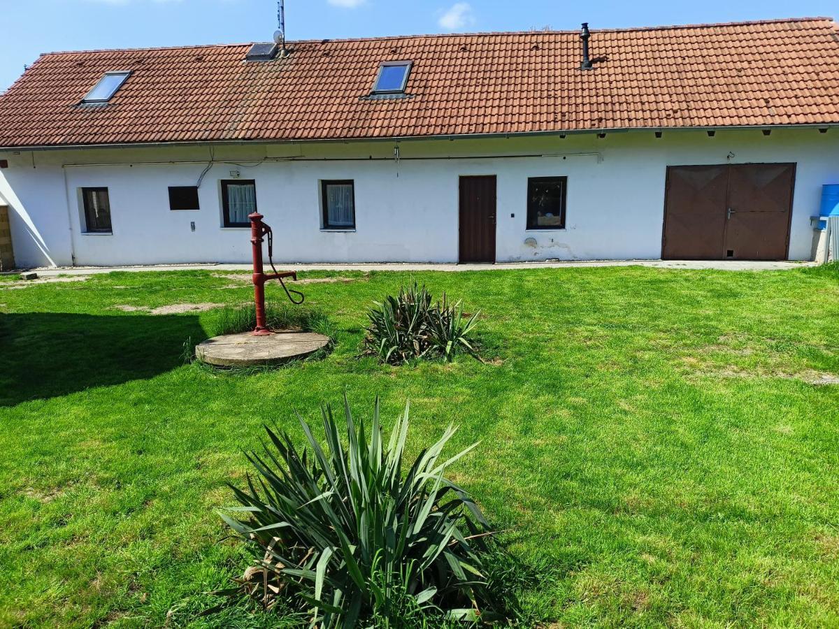 Rekreacni Dum U Elisky A Barusky Villa Krakovany Exteriör bild